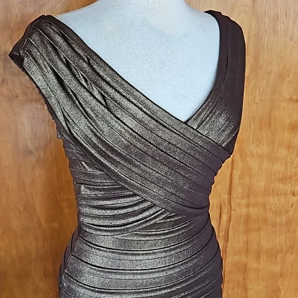 Cache Metallic classy bodycon dress - Picture 2 of 7